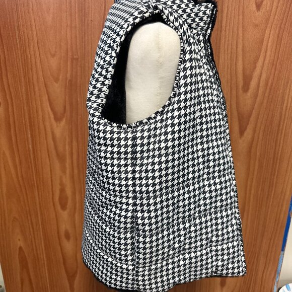 Reversible Black & White Houndstooth Faux Fur Mock Neck Zip Front - Picture 10 of 11